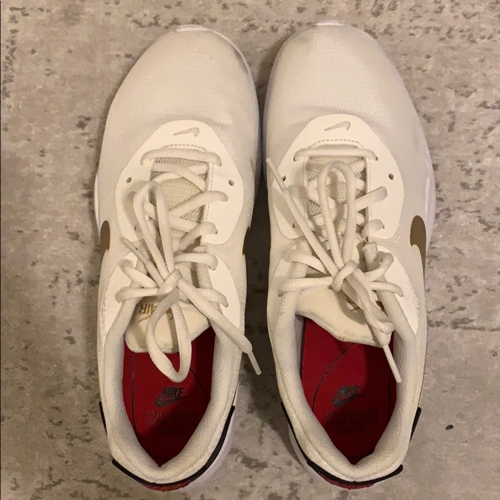 Woman’s Nike air sneakers